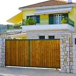 Dionysia Apartment *